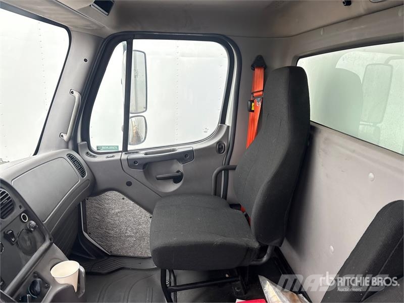 Freightliner M2 106 4x2 Van Truck (Inoperable) ボックスボディー、ウイング、箱車