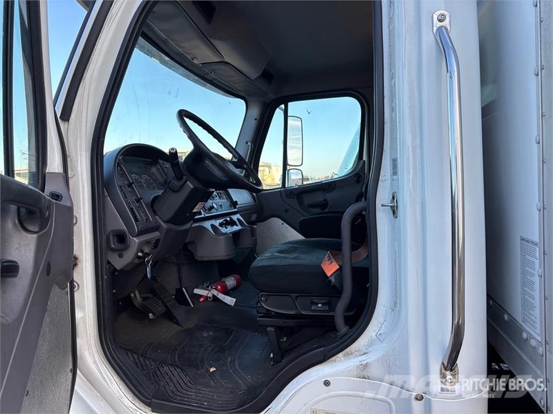 Freightliner M2 106 4x2 Van Truck Furgons