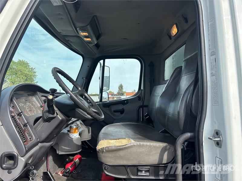 Freightliner M2 106 4x2 Van Truck Tovornjaki zabojniki