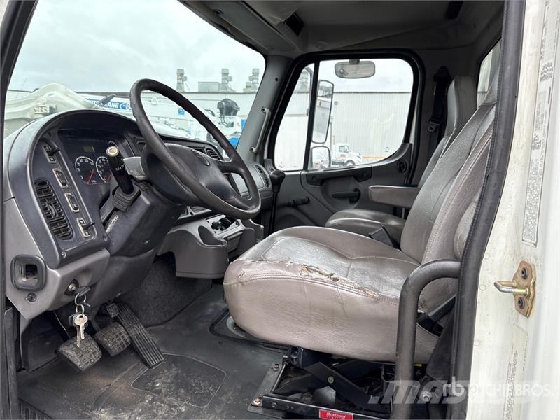 Freightliner M2 106 4x2 Rollback Truck Pagalbos kelyje automobiliai