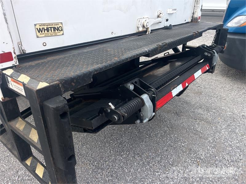 Freightliner M2 106 4x2 Moving Van Truck Umpikorikuorma-autot