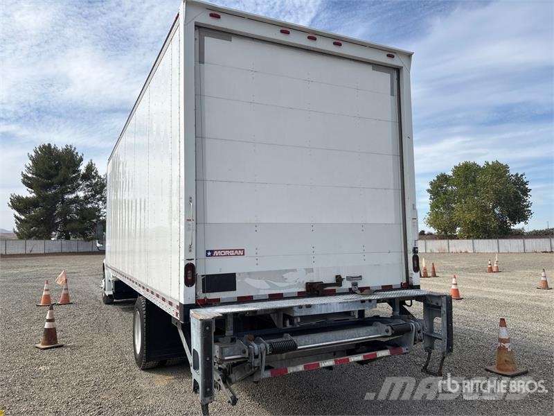 Freightliner M2 106 4x2 Van Truck Bakwagens met gesloten opbouw