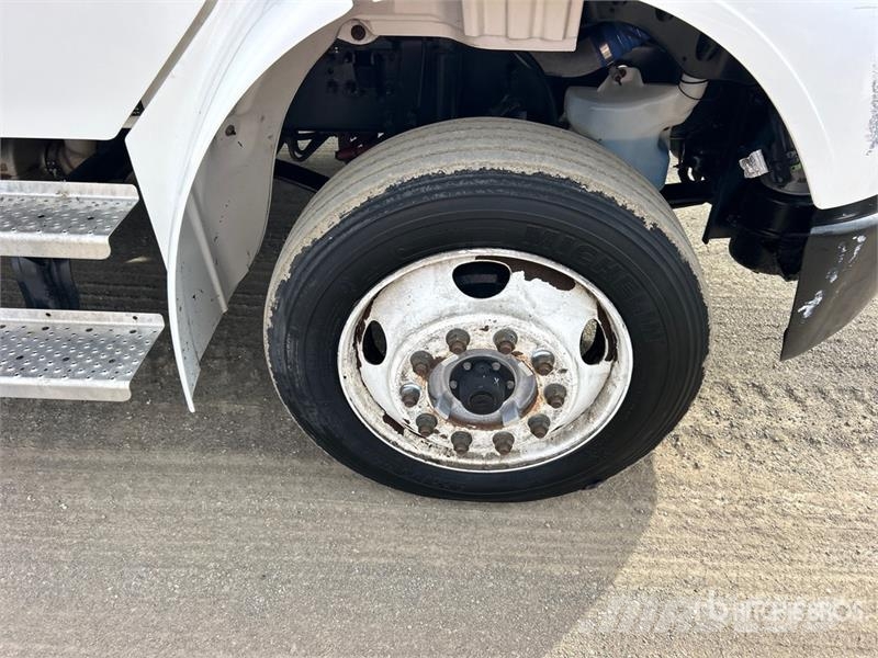 Freightliner M2 106 4x2 Van Truck 貨箱式卡車