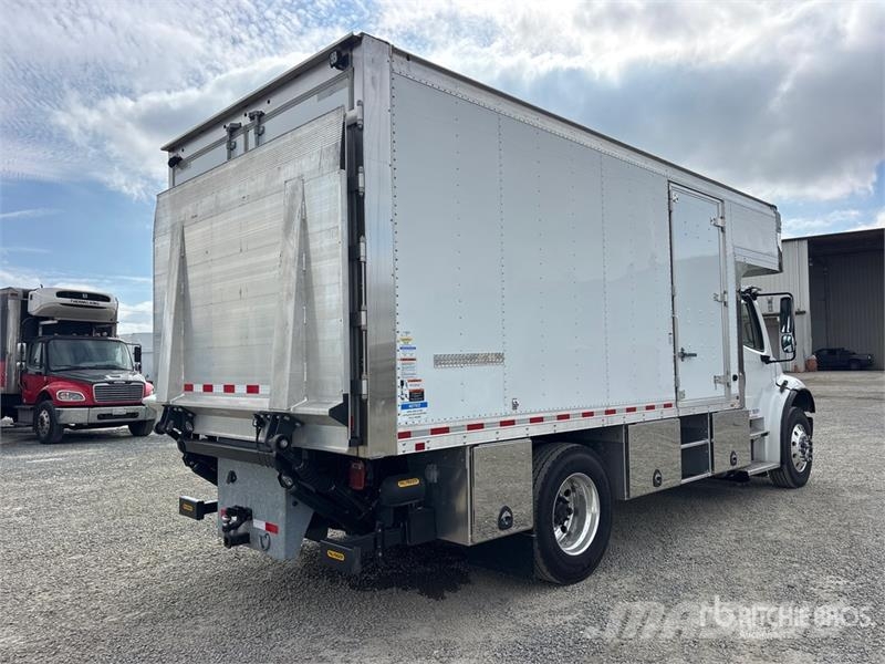 Freightliner M2 106 4x2 Van Truck Tovornjaki zabojniki