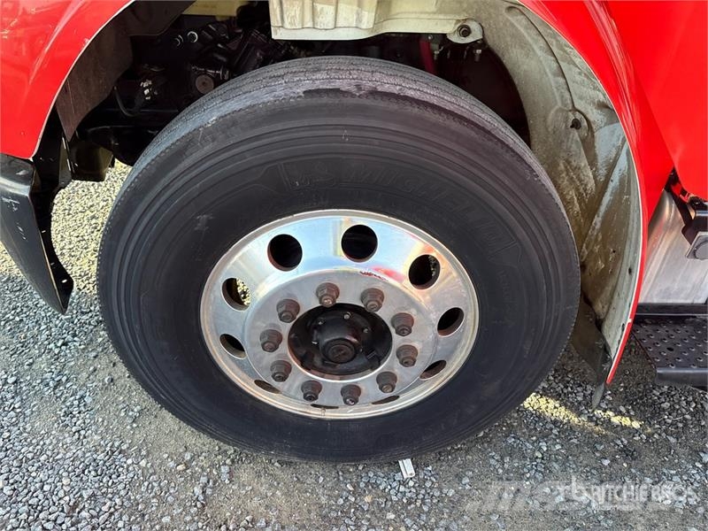 Freightliner M2 106 4x2 Van Truck Fast kasse