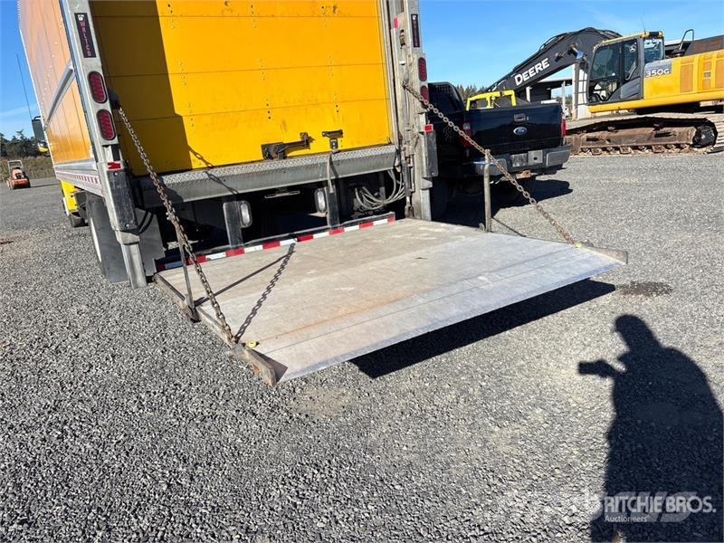 Freightliner M2 106 4x2 Van Truck Camiões de caixa fechada