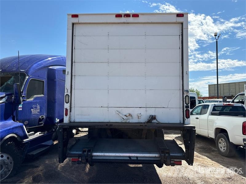 Freightliner M2 106 4x2 Van / Box Van Truck Фургони