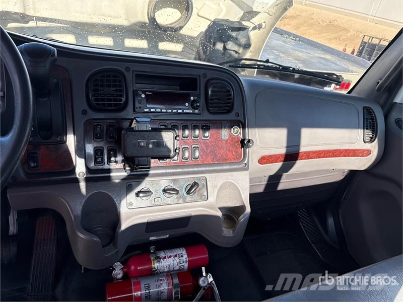Freightliner M2 106 4x2 Rollback Truck Hinausautot