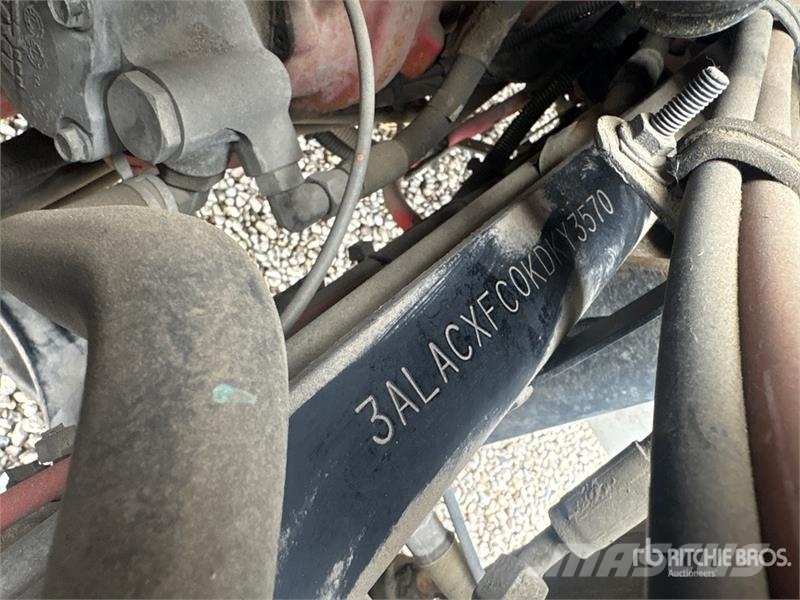Freightliner M2 106 4x2 Van Truck (Inoperable) ボックスボディー、ウイング、箱車