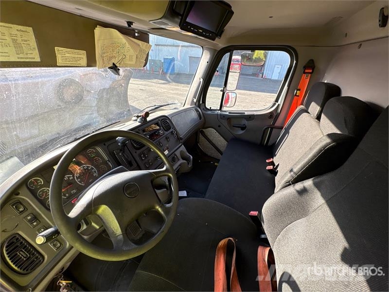 Freightliner M2 106 4x2 Van Truck Fast kasse