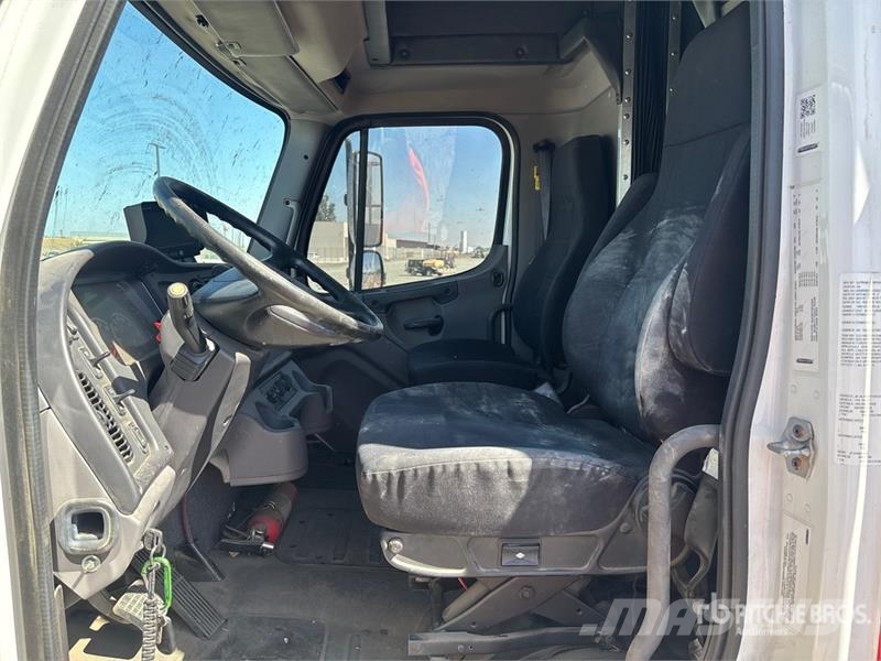 Freightliner M2 106 4x2 Van Truck Furgons