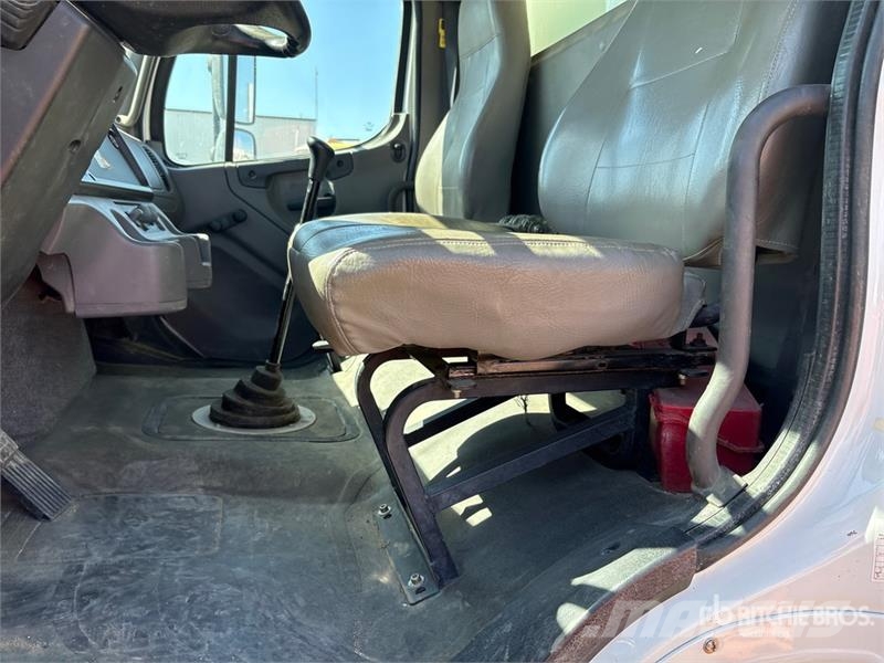Freightliner M2 106 4x2 Water Truck Vesisäiliöautot