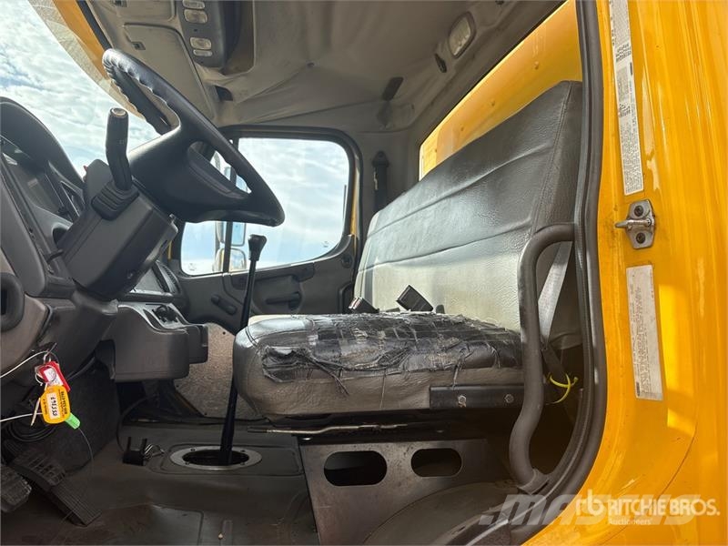 Freightliner M2 106 4x2 Service Truck Veicoli municipali