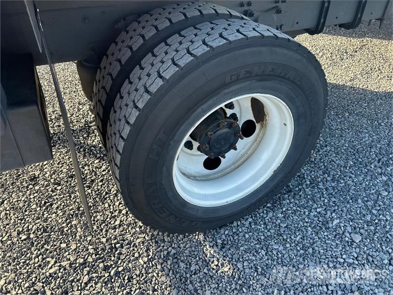 Freightliner M2 106 4x2 Van Truck Furgons