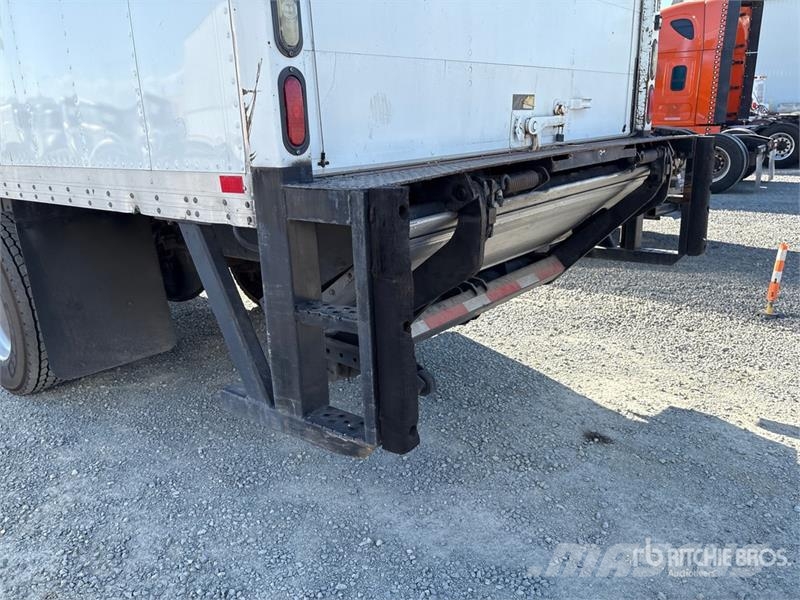 Freightliner M2 106 4x2 Van Truck Грузовики-Фургоны