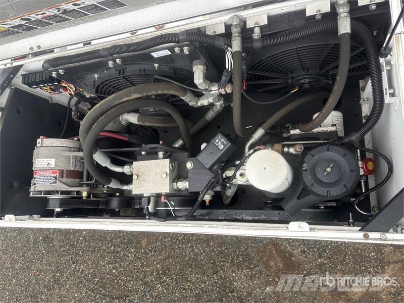 Freightliner M2 106 4x2 Service Truck Tienhoitoautot