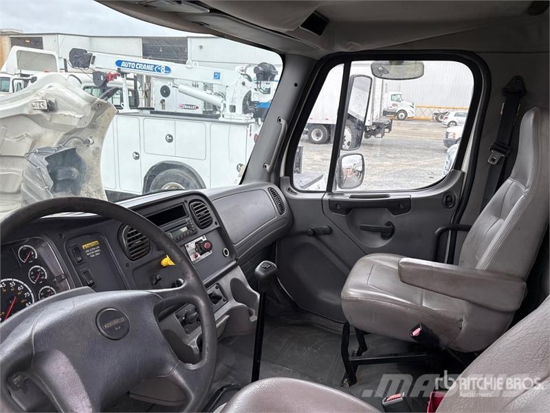 Freightliner M2 106 4x2 Rollback Truck Pagalbos kelyje automobiliai