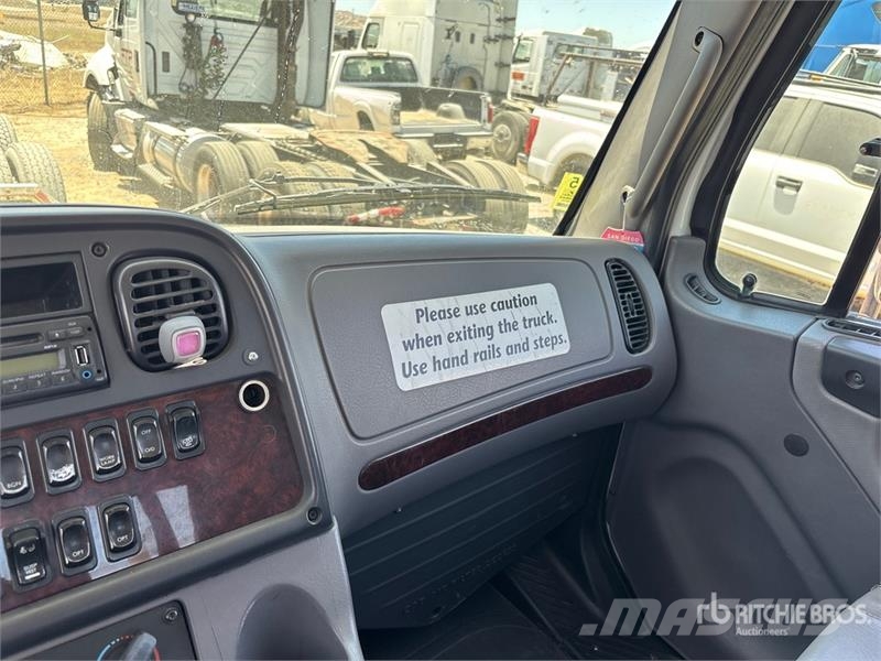 Freightliner M2 106 4x2 Extended Cab Rollback Truck Recovery vehicles