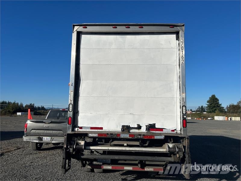Freightliner M2 106 4x2 Van Truck Furgons