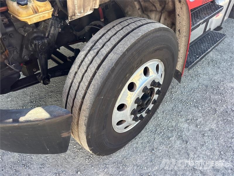 Freightliner M2 106 4x2 Van Truck Sanduk kamioni