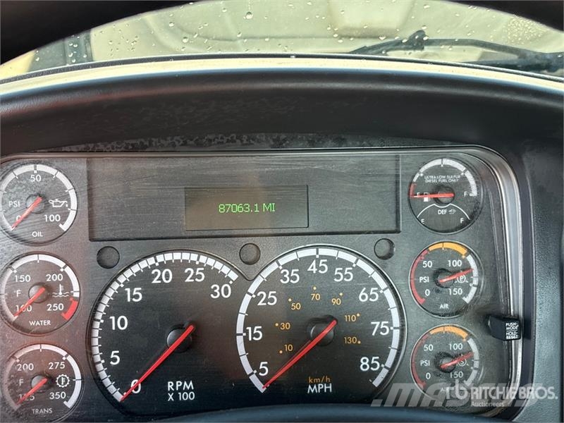 Freightliner M2 106 4x2 Rollback Truck Hinausautot