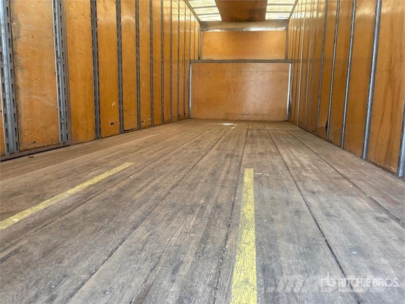 Freightliner M2 106 4x2 Moving Van Truck Tovornjaki zabojniki