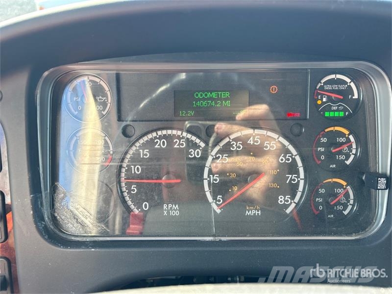 Freightliner M2 106 4x2 Van Truck شاحنات ذات هيكل صندوقي