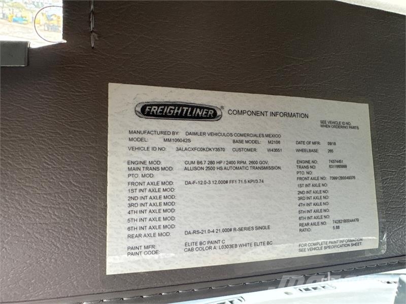 Freightliner M2 106 4x2 Van Truck (Inoperable) ボックスボディー、ウイング、箱車