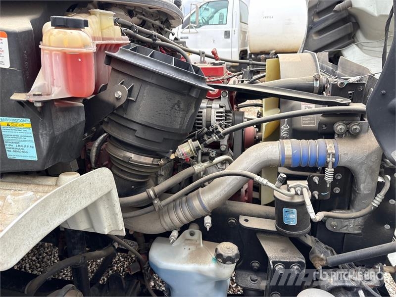 Freightliner M2 106 4x2 Van Truck (Inoperable) ボックスボディー、ウイング、箱車