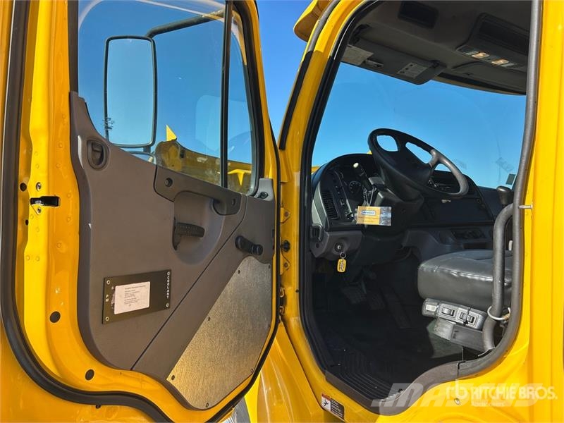 Freightliner M2 106 4x2 Van Truck Box body trucks