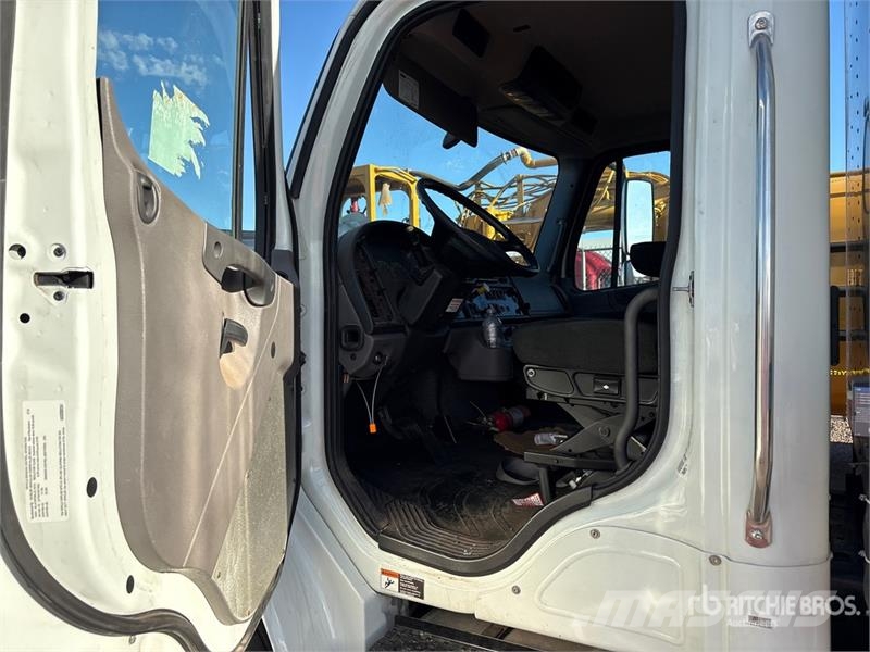 Freightliner M2 106 4x2 Van Van Truck Camion cassonati