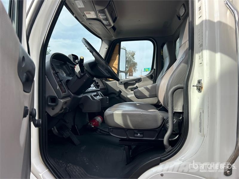 Freightliner M2 106 4x2 Van Truck 貨箱式卡車