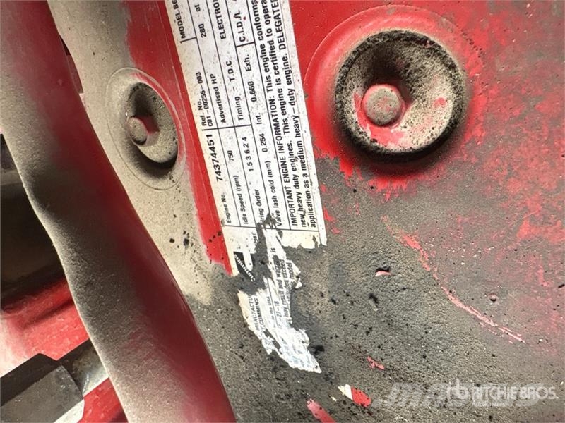 Freightliner M2 106 4x2 Van Truck (Inoperable) ボックスボディー、ウイング、箱車