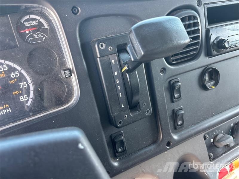 Freightliner M2 106 4x2 Van Truck Kofferaufbau