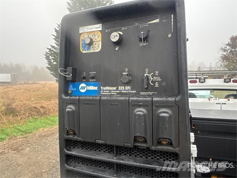Freightliner M2 106 4x2 Service Truck Tienhoitoautot