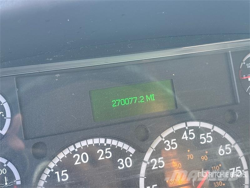 Freightliner M2 106 4x2 Van Truck Dobozos teherautók