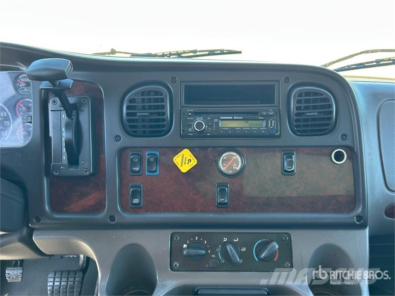 Freightliner M2 106 4x2 Van Truck Camiones caja cerrada