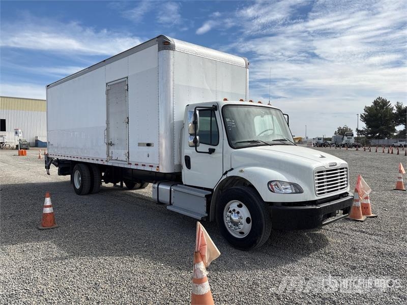 Freightliner M2 106 4x2 Van Truck Bakwagens met gesloten opbouw