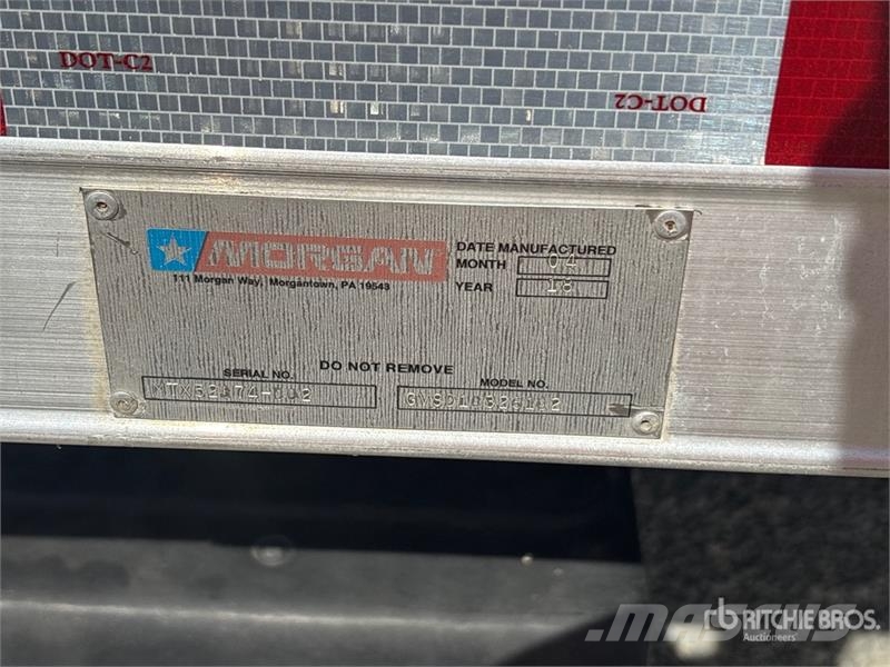 Freightliner M2 106 4x2 Van Truck Bakwagens met gesloten opbouw
