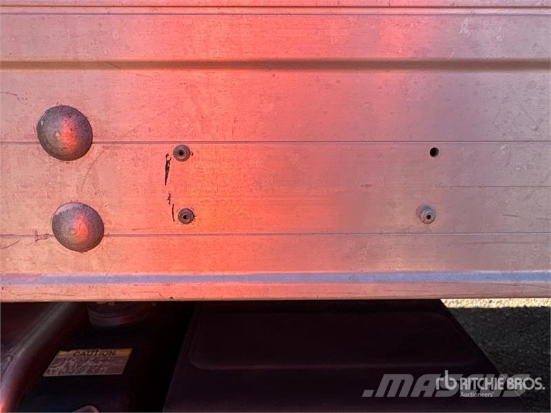 Freightliner M2 106 4x2 Van / Box Van Truck Фургони