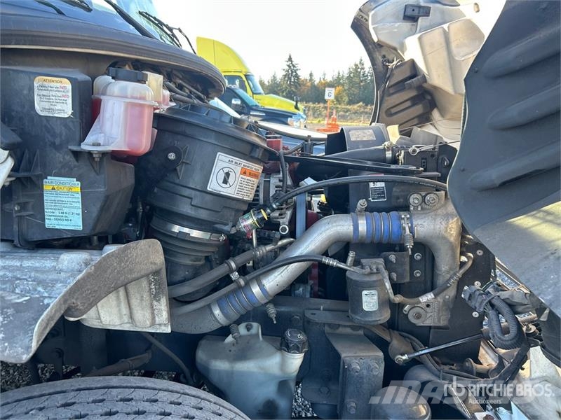 Freightliner M2 106 4x2 Van Truck Furgons
