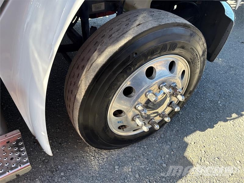 Freightliner M2 106 4x2 Rollback Truck Hinausautot