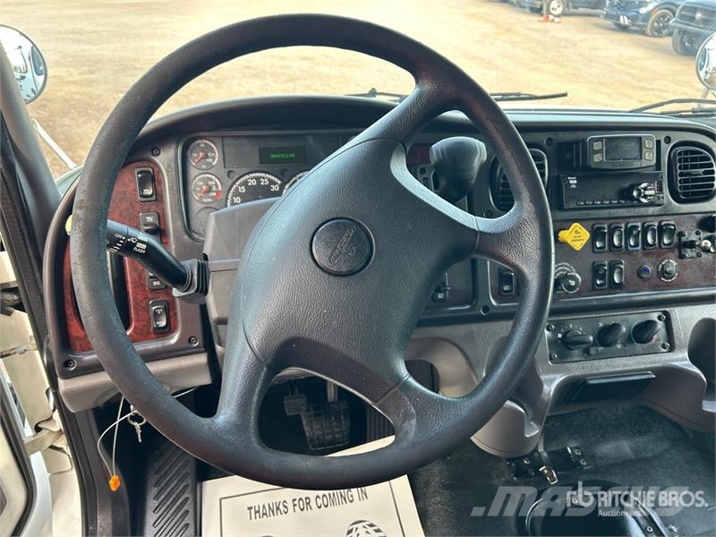 Freightliner M2 106 4x2 Van Truck Camiones caja cerrada