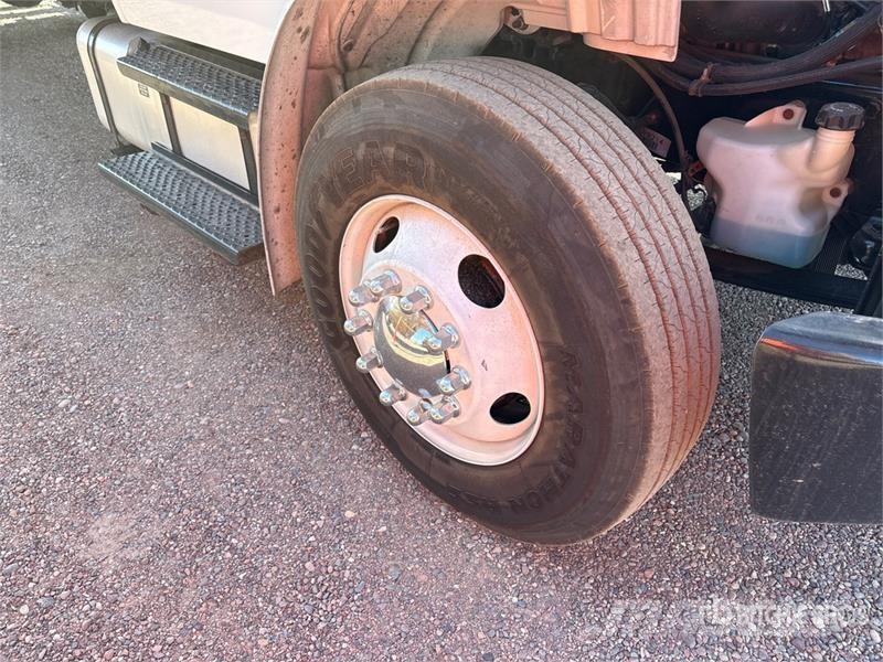 Freightliner M2 106 4x2 Van Van Truck Camion cassonati