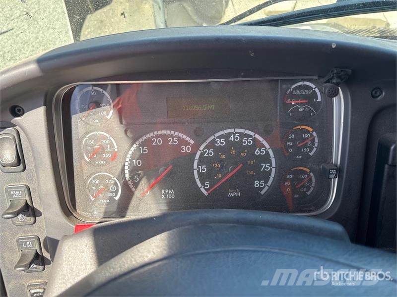 Freightliner M2 106 4x2 Van Truck Furgons