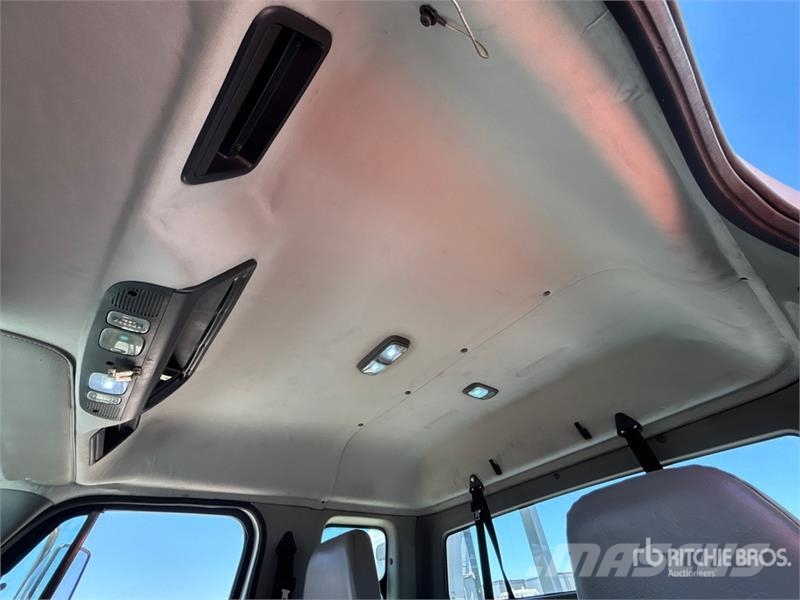 Freightliner M2 106 4x2 Extended Cab Rollback Truck Recovery vehicles