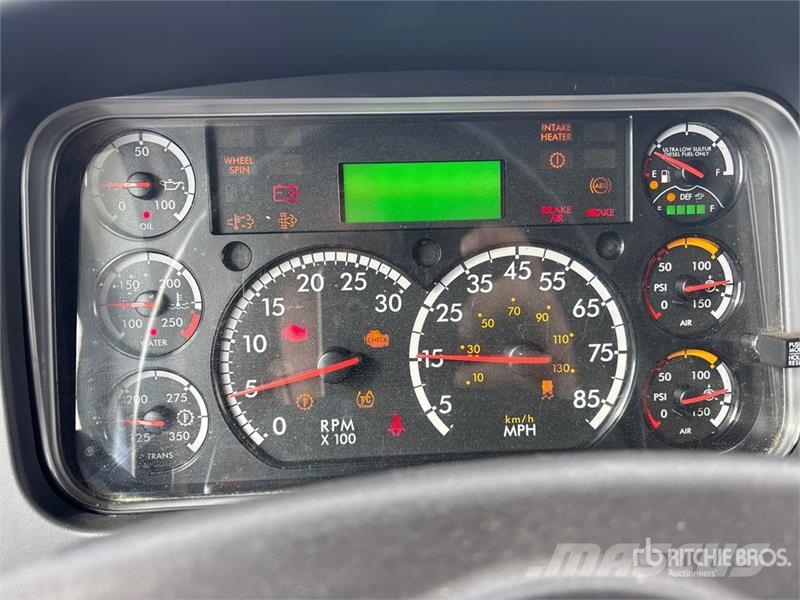 Freightliner M2 106 4x2 Van Truck Tovornjaki zabojniki