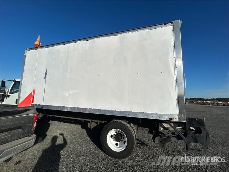 Freightliner M2 106 4x2 Van Truck Furgons