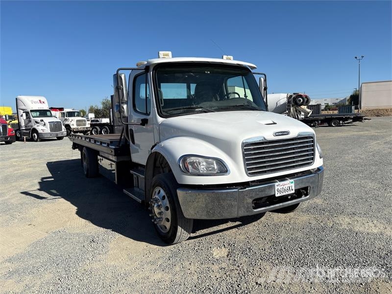 Freightliner M2 106 4x2 Rollback Truck Hinausautot