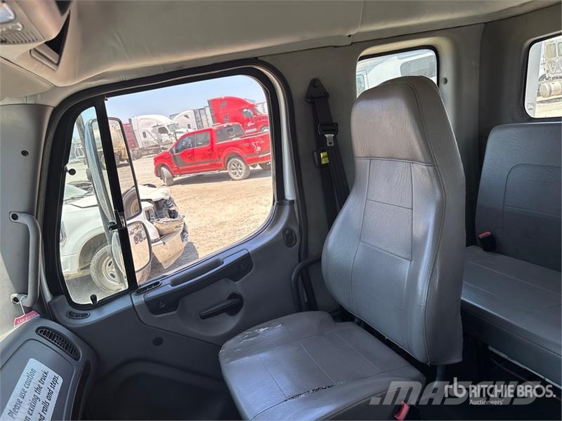 Freightliner M2 106 4x2 Extended Cab Rollback Truck Recovery vehicles